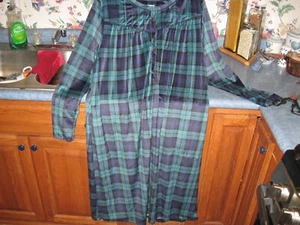 WOMENS NIGHTGOWN SIZE LARGE (12-14) WINTER VELOUR LONG GOWN GREEN/BLACK PLAID - Picture 1 of 4