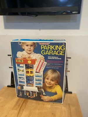 6 STORY PARKING GARAGE SHELL GAS  AUTO PARK VINTAGE HOT WHEELS GARAGE NOS - Image 1 of 4