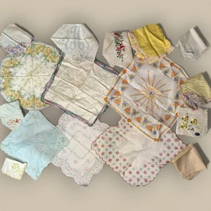 Vintage Damen Frauen Taschentücher Taschentücher Paket 17 Blumen bestickt bunt - Bild 1 von 3