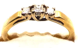 BEAUTIFUL 14K WHITE & YELLOW GOLD THREE STONE PRINCESS CUT  DIAMOND  RING SIZE 7 - Picture 1 of 7