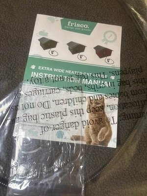 Frisco Extra Wide Heated Cat House Green 25.5x22x15.5 Outdoor Insulated Shelter - Image 1 of 4