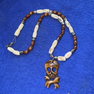 Collana di perline 18" con ciondolo teschio. (B11) - Foto 1 di 7