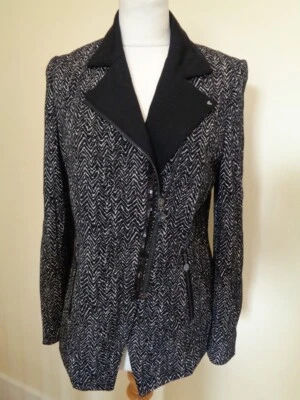 BETTY BARCLAY BLACK AND WHITE PRINT ZIPPED JACKET WITH ZIP POCKET DETAIL - S. 12 - Image 1 of 4