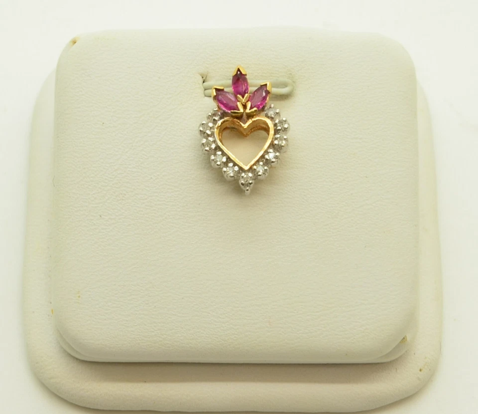 Precioso colgante de corazón de turmalina y diamantes de oro amarillo de 14 quilates ORO-2181 Foto 1 de 3