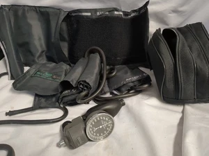Welch Allyn Tycos Blood Pressure Kit FlexiPort Cuffs Adult Child Small - Picture 1 of 6
