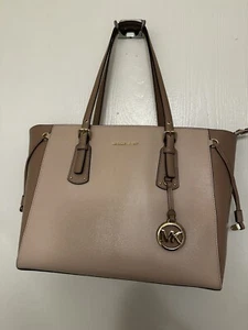Bolso de Hombro Michael Kors Charlotte Ciara Grande con Cremallera - Desnudo/Marrón - Imagen 1 de 12