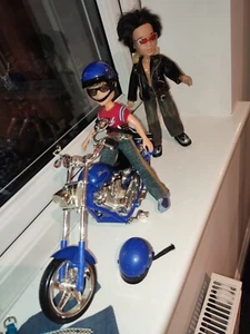 bratz motorrad, männliche Figuren, Helme, Ersatzkleidung  - Bild 1 von 8
