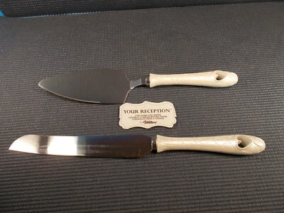 Bonito cuchillo para pasteles de boda de acero inoxidable Wilton (11 3/4") y servidor (10 5/8") Foto 1 de 3