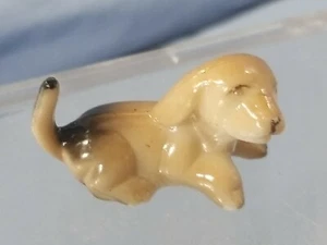 Vintage Beagle Hunting Dog Figurine HONG KONG miniature - Picture 1 of 4