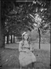 Plaque verre photo négatif 13x18 cm jeune fille, noir et blanc vintage femme