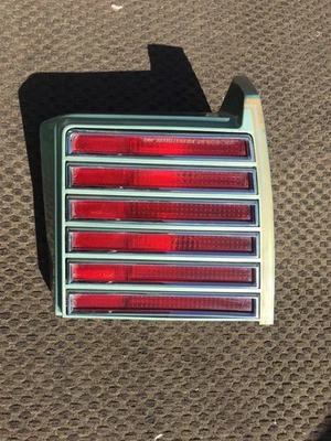 Pontiac Grand Prix 1978 luz trasera derecha OEM 78 extensión de carcasa verde Foto 1 de 4