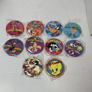 Lot of 10 Vintage Looney Tunes Pins Bugs Bunny Daffy Taz Tweety Button Collect - Picture 1 of 14