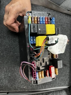 2001-2009 Mercedes C230 C280 CLK350 Front SAM Fuse Relay Control Module OEM - Image 1 of 4
