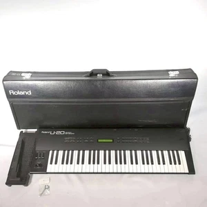Sintetizador Roland U-20 probado hermoso estado con estuche semiduro - Imagen 1 de 14