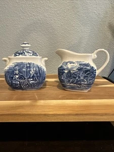 VTG Liberty Blue Historic Colonial Scenes Paul Revere Creamer & Betsy Ross Sugar - Picture 1 of 19