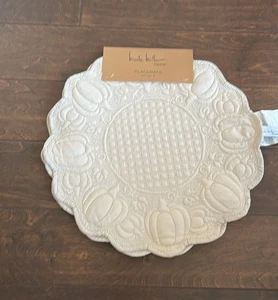 Nicole Miller Set Of 4 Scalloped Edged Beige Pumpkin Quilted Placemats New - Picture 1 of 1