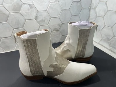 Yellow Box Woman’s WILLIS Western Chelsea Boots Size 7.5 Ivory & Gold Brand New - Image 1 of 4