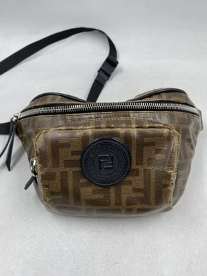 Riñonera de cinturón de cuero con monograma marrón Fendi Foto 1 de 4