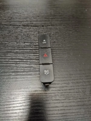 Interruptor de botón de control de tracción de liberación de maletero de peligro Ford Mustang 2010-2014 OEM Foto 1 de 3