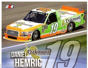 2016 DANIEL HEMRIC "OAKMONT MANAGEMENT GROUP BKR" #19 NASCAR LKW POSTKARTE - Bild 1 von 1