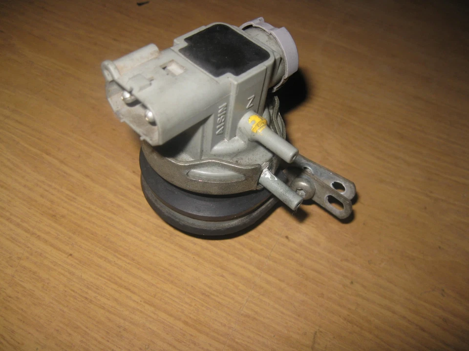 VOLVO 3531138 3517959 EGR Solenoid Controller Switchover Valve 1993-97 240 *USED Foto 1 de 4