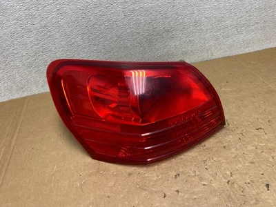 Luz trasera lateral izquierda Nissan Rogue 2008 a 2015 OEM V5589 DW Foto 1 de 4