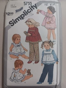 Vintage 1980s Simplicity 5733 Toddler Girls Pants Top Pinafore Bloomers Size 2 - Picture 1 of 2