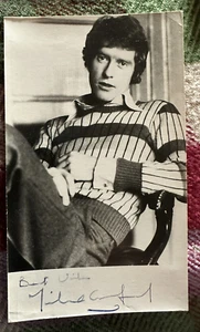 MICHAEL  CRAWFORD  -  BRITISH  ACTOR  -    AUTOGRAPHED  PHOTO - Picture 1 of 2