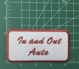 Parche bordado mordaza regalo IN AND OUT AUTO ~ escritura retro ~ uso de disfraces ~ rojo - Imagen 1 de 3