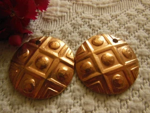 Duo ornements anciens en cuivre style cabochon médaillé année 50 création percé - Photo 1/3