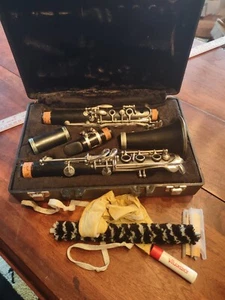 Used Beginner Clarinet  - Picture 1 of 6