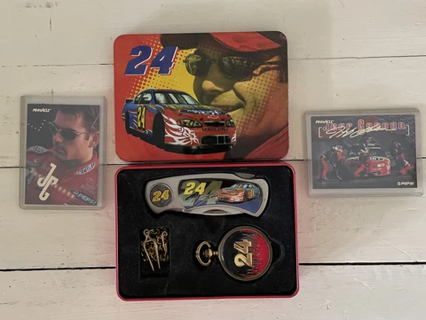 Jeff Gordon # 24 NASCAR Driver Knife And Pocket Watch Gift Set Cover
