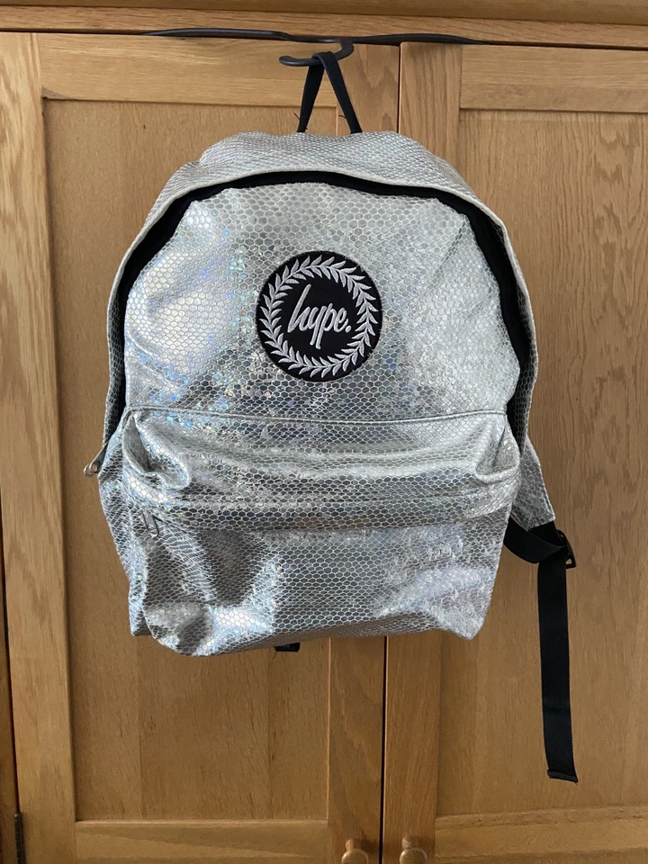 Hype Schulrucksack Rucksack Silber Schuppen Muster gebraucht - Bild 1 von 4
