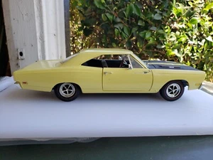 1/18 Diecast Plymouth Road Runner In Light Yellow by ertl - Picture 1 of 10