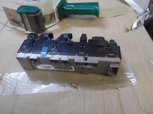 10398566 Fensterheberschalter Schaltereinheit GMC Yukon  Chevrolet Tahoe  - Bild 1 von 1