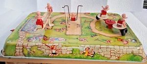 Höfler Kinderspielplatz Nr. 115 im OK mit Originalpuppen - Bild 1 von 16