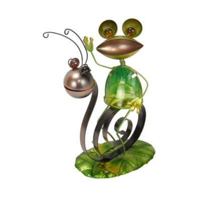 Escultura artística de metal de rana de hojalata montando un caracol Foto 1 de 4