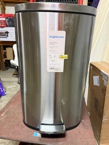 Papelera de 11,8 galones de Brightroom - Imagen 1 de 6