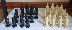 VINTAGE ROXY MITTELALTERLICHES SCHACHSPIEL, GEWICHTETE KUNSTSTOFFFIGUREN - Bild 1 von 17