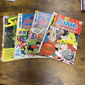 Lotto fumetti anni 70 età del bronzo, lotto di 4 libri Archie, Pals, Josie e Shadow - Foto 1 di 19