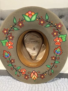 Stetson 6 7/8 Beige Colorido Floral Transferencia de Calor Bajo el Ala ÚNICO EN SU CLASE Exce - Imagen 1 de 11