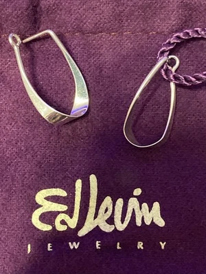 Brincos de argola pendurados torcidos de prata esterlina com designer modernista assinado Ed Levin - Imagem 1 de 4