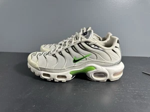 Nike Air Max Plus TN Size 5.5 DN6997-100, White-Black Sneakers Shoes - Picture 1 of 10