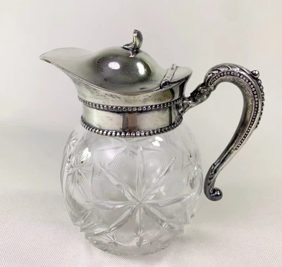 Jarra de jarabe de vidrio cortado antigua con tapa con bisagras plateada patrón de flores de estrella Foto 1 de 4