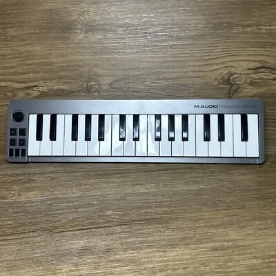 M-Audio Portable Keyboard Keystation Mini 32 32-Note Controller - Image 1 of 4