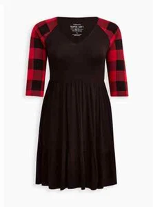 TORRID (4X 26) WOMEN RAGLAN SKATER MINI DRESS PLAID BLACK RED POCKETS PLUS NWT - Picture 1 of 4