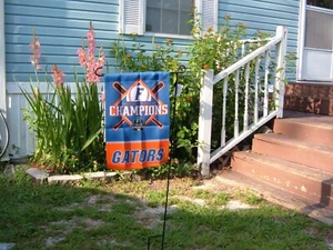 UNIVERSITY OF FLORIDA 2017 COLLEGE WORLD SERIES CHAMPIONS NYLON GARDEN FLAG - Picture 1 of 2