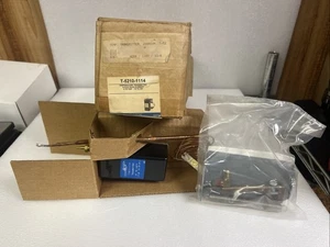 ✅NEW OLD STOCK! JOHNSON CONTROLS 0-100F TEMPERATURE TRANSMITTER T-5210-1114✅ - Picture 1 of 6