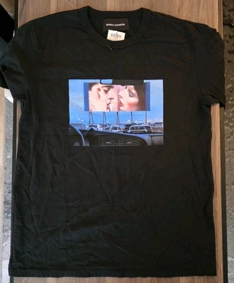 Camiseta Bianca Chandon Azul Terciopelo Drive In Mediana DSM LA Negra Foto 1 de 4