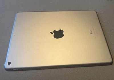 Apple iPad 6. Gen. A1893 - 32GB - Wi-Fi - 9,7 Zoll - Spacegrau Top - Bild 1 von 2